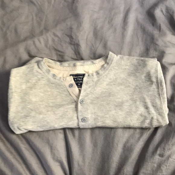 Abercrombie and Fitch gray button up shirt - Picture 3 of 4